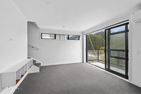 Photo of property in 15 Ara Patukawenga, Tawa, Wellington, 5028