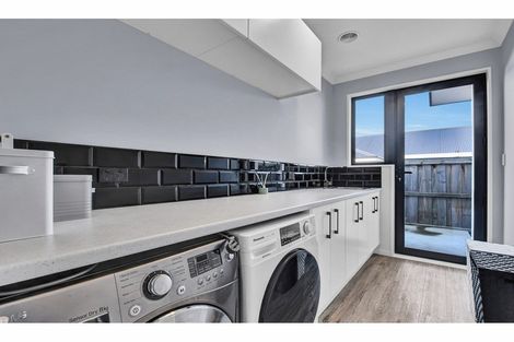 Photo of property in 33 Highgate Drive, Rangiora, 7400