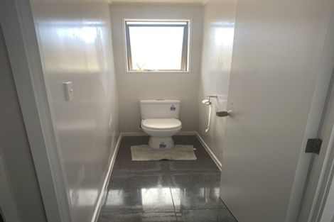 Photo of property in 2/4 Etherton Drive, Weymouth, Auckland, 2103