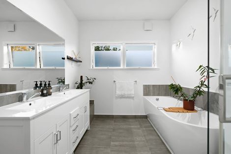 Photo of property in 11 Hillary Street, Chedworth, Hamilton, 3210