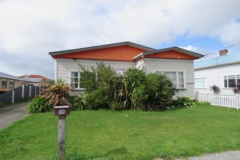 Photo of property in 35 Queen Street, Westport, 7825