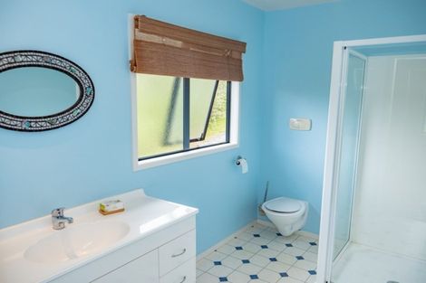 Photo of property in 44 Heretaunga Crescent, Cable Bay, 0420