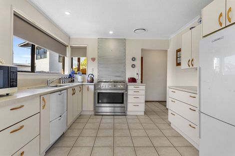 Photo of property in 2 Osborne Road, Amberley, 7410