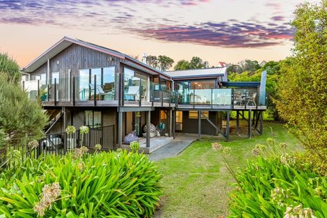 Photo of property in 163 West Harbour Drive, West Harbour, Auckland, 0618