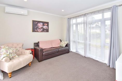 Photo of property in 11 Cornwall Place, Karaka, Papakura, 2113