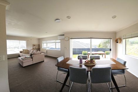 Photo of property in 93a Taylor Terrace, Tawa, Wellington, 5028