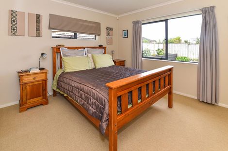 Photo of property in 15 Greta Banks Place, Wattle Downs, Auckland, 2103