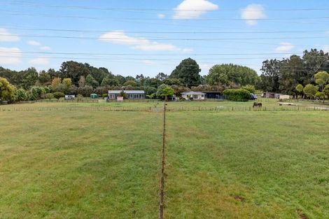 Photo of property in 61 Boord Crescent, Kumeu, 0891