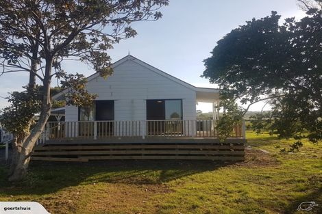 Photo of property in 323 South Head Road, South Head, Helensville, 0874