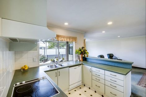 Photo of property in 19 Addington Place, Taradale, Napier, 4112