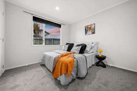 Photo of property in 18 Huntington Park Drive, Greenhithe, Auckland, 0632