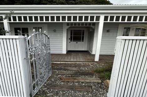 Photo of property in 73 Muritai Road, Eastbourne, Lower Hutt, 5013
