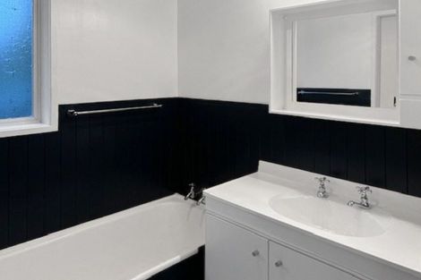 Photo of property in 77 Riverpark Crescent, Henderson, Auckland, 0610