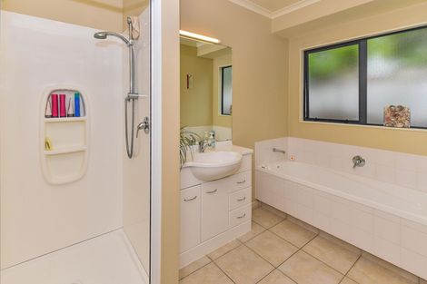 Photo of property in 15 Greta Banks Place, Wattle Downs, Auckland, 2103