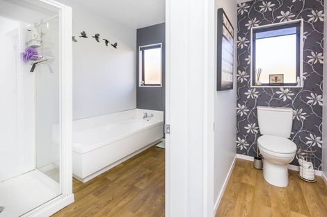 Photo of property in 7 Ormrod Grove, Riverstone Terraces, Upper Hutt, 5018