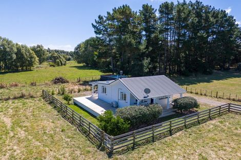 Photo of property in 103a Waikawa Beach Road, Manakau, Levin, 5573