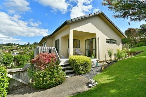 Photo of property in 16 Te Kauri Place, Helensville, 0800