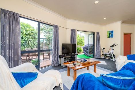 Photo of property in 7 Bermuda Place, One Tree Point, 0118