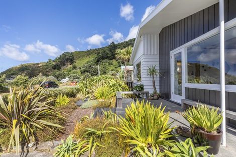 Photo of property in 130 Breaker Bay Road, Breaker Bay, Wellington, 6022