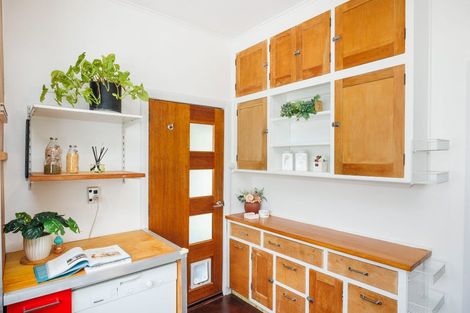 Photo of property in 210 College Street, West End, Palmerston North, 4412