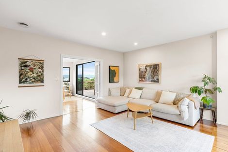 Photo of property in 122 Island Bay Road, Beach Haven, Auckland, 0626