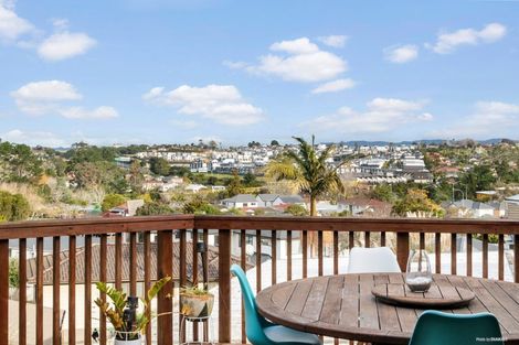 Photo of property in 6 Oreil Avenue, West Harbour, Auckland, 0618