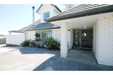 Photo of property in 2 Norm Pellow Drive, Manurewa, Auckland, 2105