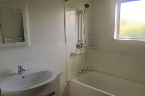 Photo of property in 1/72 Vodanovich Road, Te Atatu South, Auckland, 0610