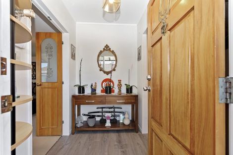 Photo of property in 2/5 Spring Grove, Henderson, Auckland, 0612