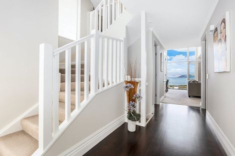 Photo of property in 5 Curnow Way, Kaiwharawhara, Wellington, 6035