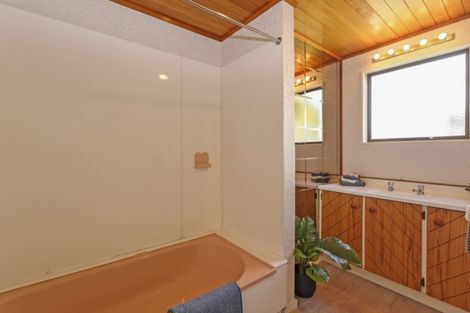 Photo of property in 1/9 Duncan Avenue, Te Atatu South, Auckland, 0610