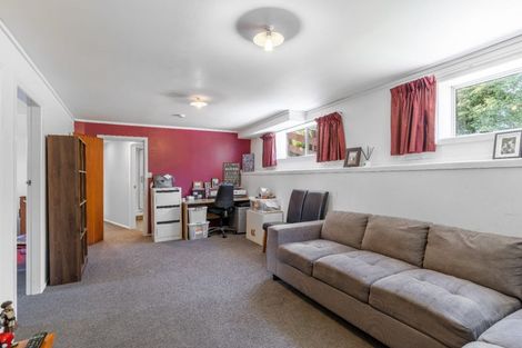 Photo of property in 5 Handley Place, Glen Avon, New Plymouth, 4312