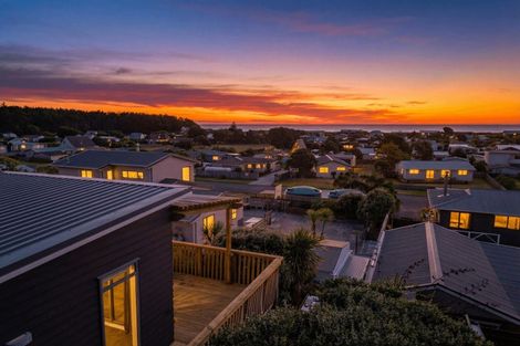 Photo of property in 6 Arataki Grove, Waitarere Beach, Levin, 5510
