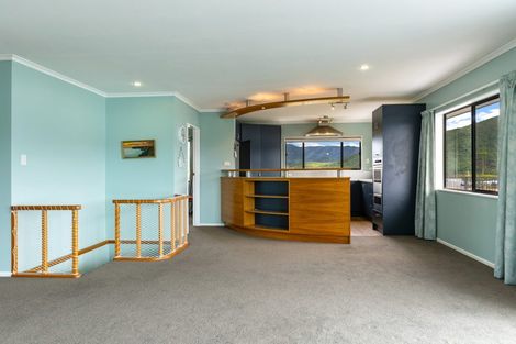 Photo of property in 324-328 Waikawa Road, Waikawa, Picton, 7220