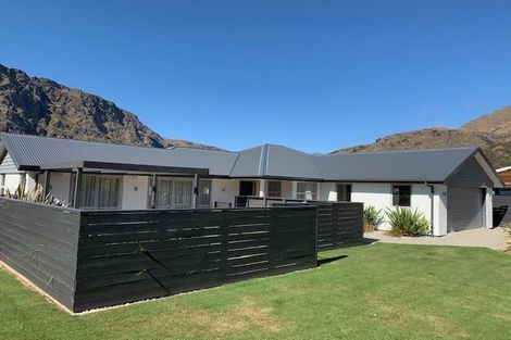 Photo of property in 6 Evening Star Road, Arthurs Point, Queenstown, 9371