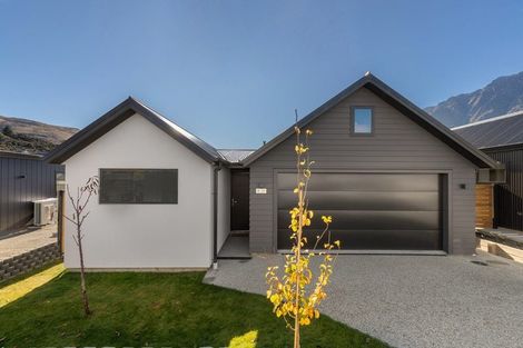 Photo of property in 32 Plough Street, Jacks Point, 9371