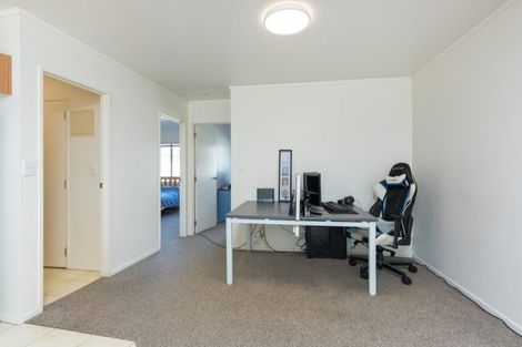 Photo of property in The Haven, 14/120 Beach Haven Road, Beach Haven, Auckland, 0626