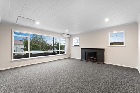 Photo of property in 188 Waimumu Road, Massey, Auckland, 0614