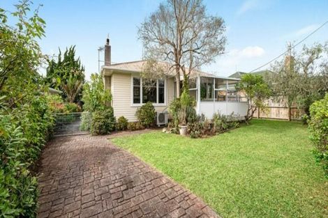 Photo of property in 14 Ward Crescent, Te Atatu Peninsula, Auckland, 0610