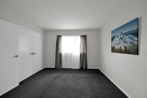 Photo of property in 102 Seaview Road, Westown, New Plymouth, 4310