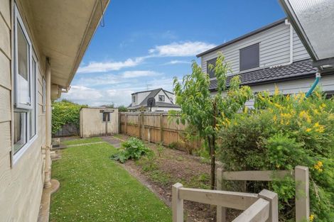 Photo of property in 2/21 Rollerson Street, Papakura, 2110