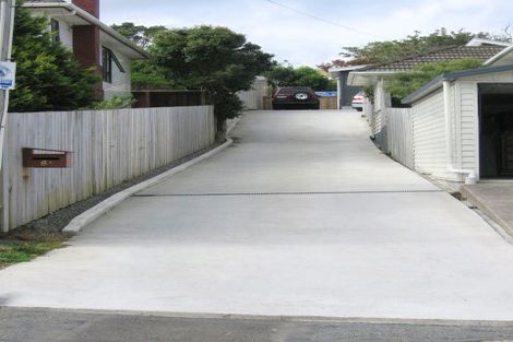 Photo of property in 6b Warrington Grove, Newlands, Wellington, 6037