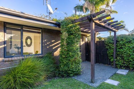 Photo of property in 33 Admirals Court Drive, Greenhithe, Auckland, 0632