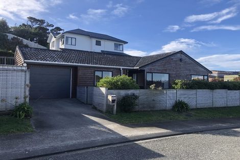 Photo of property in 2 Birkhall Grove, Strathmore Park, Wellington, 6022