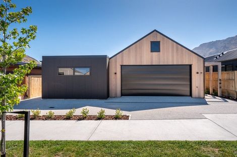 Photo of property in 18 Plough Street, Jacks Point, 9371