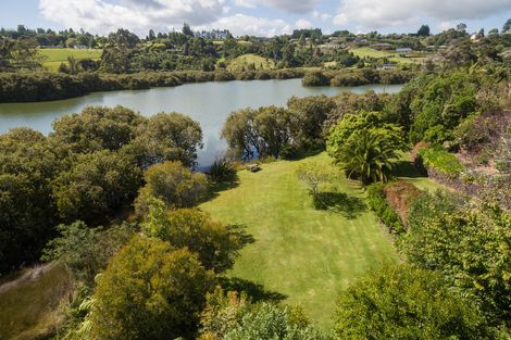 Photo of property in 106 Kemp Road, Massey, Auckland, 0614