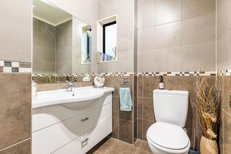 Photo of property in 1/22 Cherub Place, West Harbour, Auckland, 0618