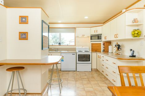 Photo of property in 10 Forbes Place, Kelvin Grove, Palmerston North, 4414
