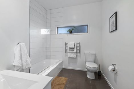 Photo of property in 2/5 Beach Street, Fitzroy, New Plymouth, 4312