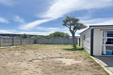 Photo of property in 35 Thomas Place, Foxton Beach, Foxton, 4815